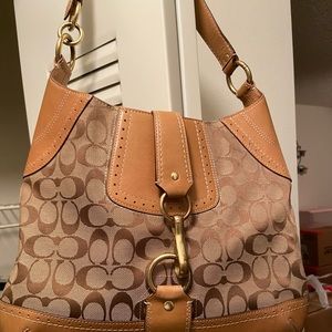 Classical Coach medium Hobo shoulder bag.